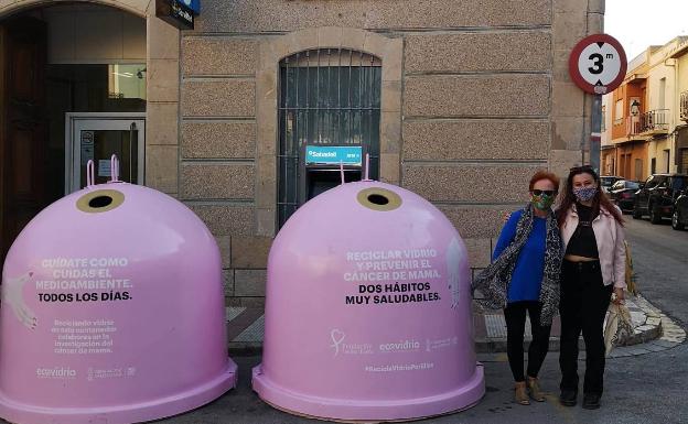 Gata recicla vidrio para vencer al cáncer