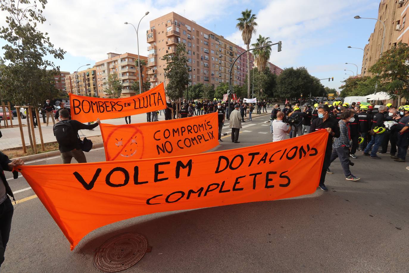 Los bomberos denuncian que falta personal para atender dos incendios al mismo tiempo