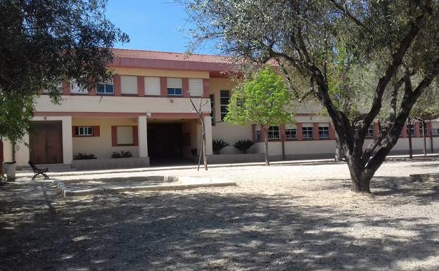 Montesa cierra el colegio durante 10 días por el positivo de un docente