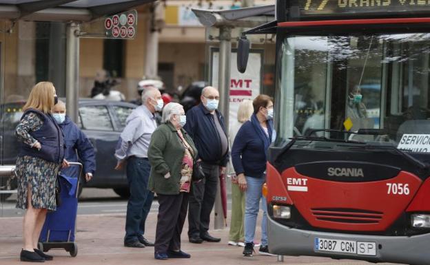 Los trabajadores de la EMT de Valencia decidirán mañana si desconvocan la huelga