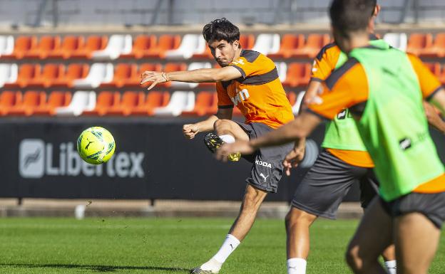 Maxi Gómez y Kondogbia, bajas ante el Elche