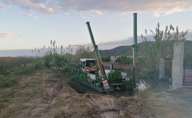 Xeresa cambia el motor que evita inundicaciones en el marjal tras más de 40 años de uso