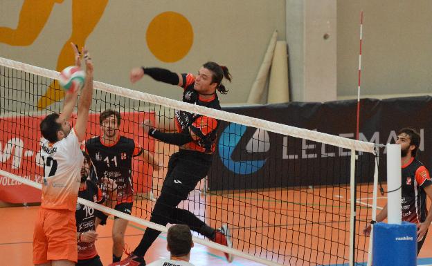 El Voleibol Xàtiva masculino obtiene una gran victoria en la cancha del Valencia