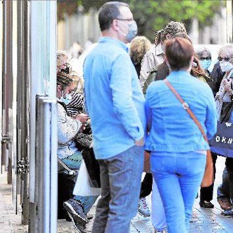Ribó descarta reforzar la EMT tras las aglomeraciones en las paradas