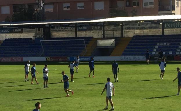 La plantilla del Alcoyano se confina tras el positivo de un jugador