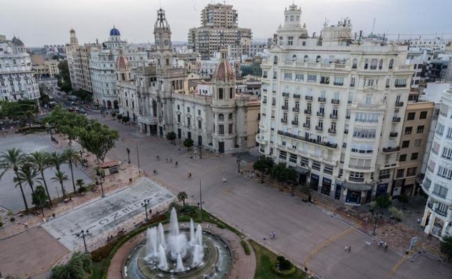 PP y Cs reclaman suspender una feria del libro en la plaza del Ayuntamiento