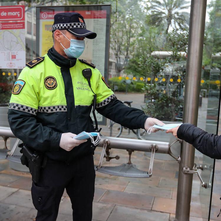 Un brote en la Policía Local de Valencia obliga a poner a 36 agentes en cuarentena