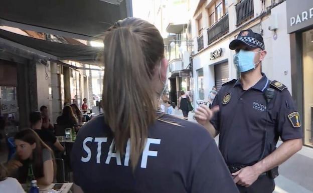 Disuelven un botellón en Elche con veinte personas, con una edad media de 45 años