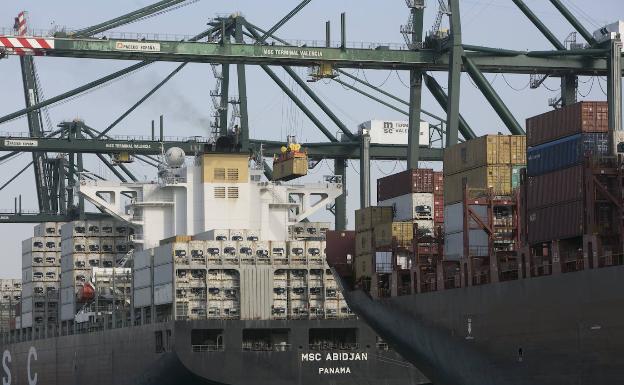 Los estibadores del Puerto presentan preaviso de huelga para noviembre