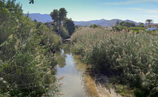 Un herido en Beniarjó tras caerse al cauce del río Serpis