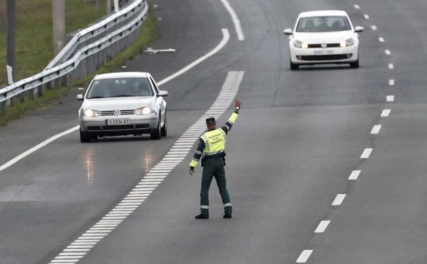 Detenido con un pasaporte y un permiso de conducción de la «República Errante Menda Lerenda»