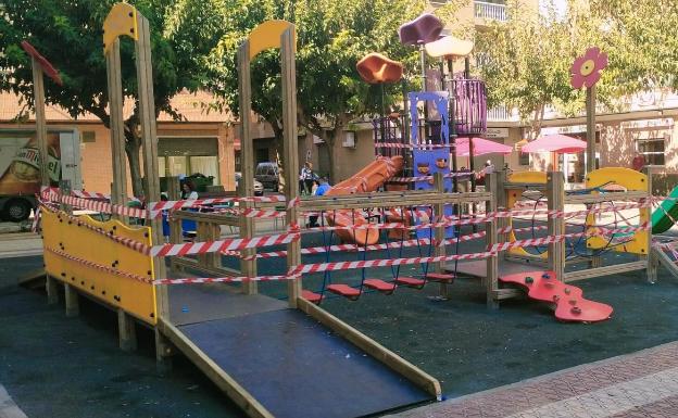 Los municipios blindan edificios y parques ante el avance de los contagios