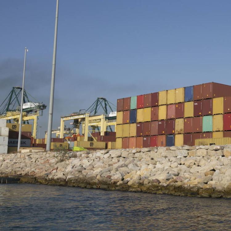 La huelga de la estiba bloqueará hasta 14.000 contenedores diarios en el Puerto