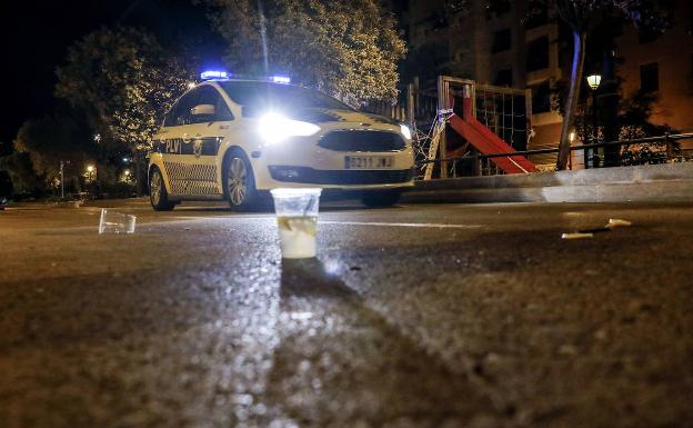 Llamamiento vecinal para alertar a la policía de las fiestas en los pisos