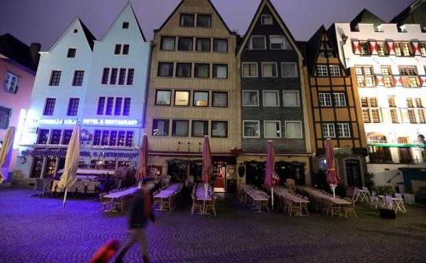 Alemania descarta la celebración de fiestas de Nochevieja, pero anima a confinarse para evitar unas «Navidades solitarias»