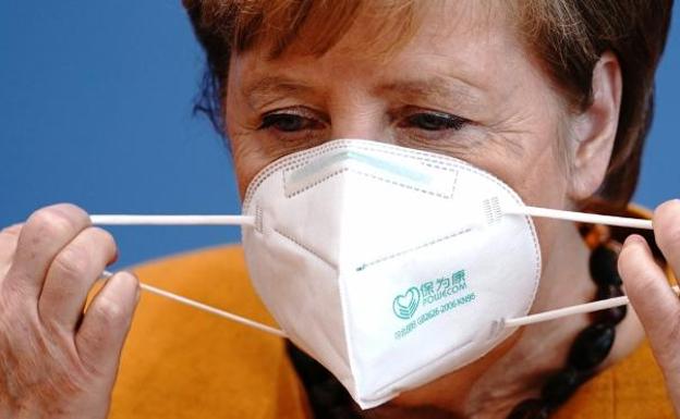 Merkel: «El virus castiga las decisiones a medias»