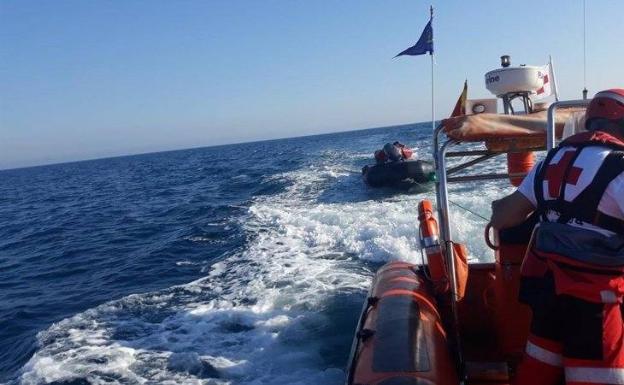 Llegan otras dos pateras a la costa de Jávea con 20 personas a bordo