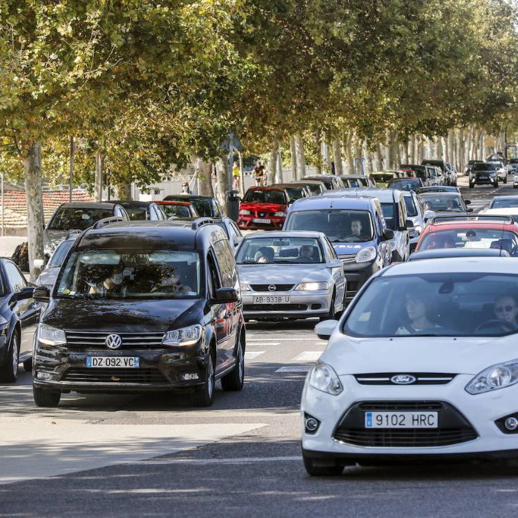 Valencia pierde en sólo cuatro años 10.000 plazas para aparcar en la calle