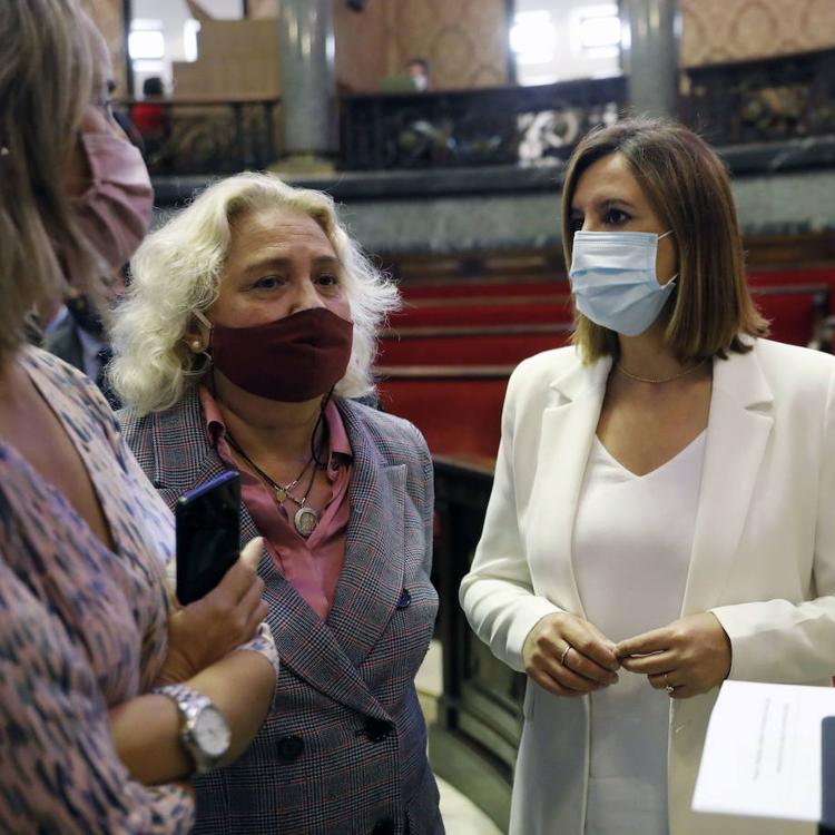 8.000 peticiones del cheque escolar siguen pendientes desde junio en Valencia