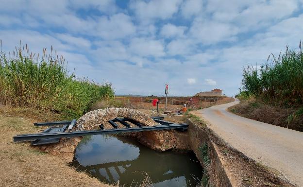 La Pobla Llarga apuntala el Pont de l'Ase ante la alerta por lluvia