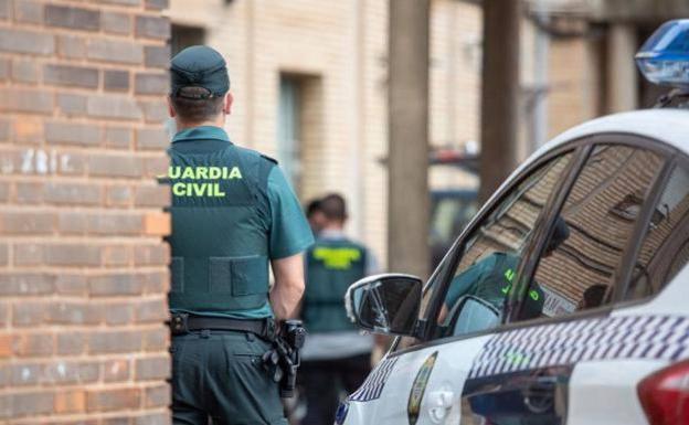 El detenido por huir de un control de la Guardia Civil y herir a varios agentes se niega a declarar