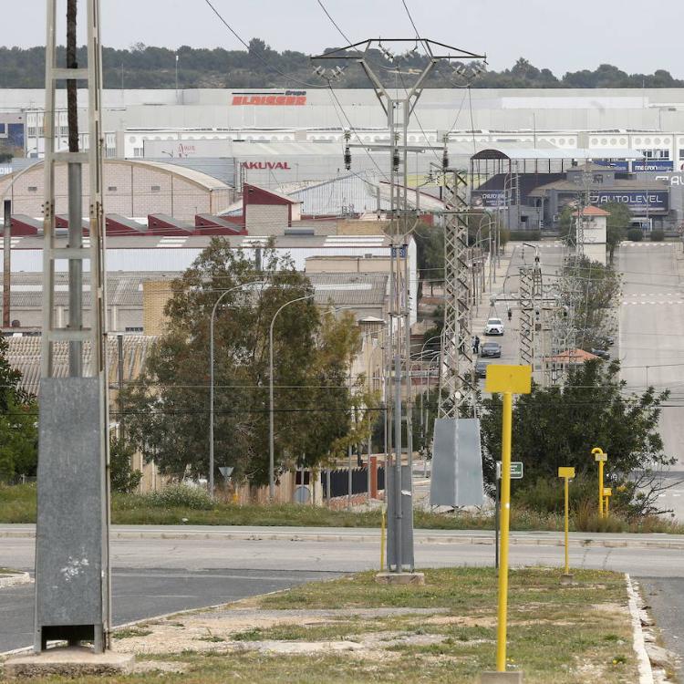 Cuatro líneas de buses lanzadera darán servicio a nueve polígonos
