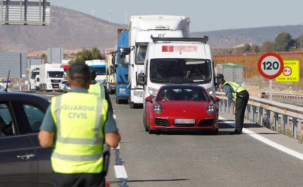 Condenado a 180 euros de multa por usar un salvoconducto falso para ir a trabajar de Murcia a Orihuela