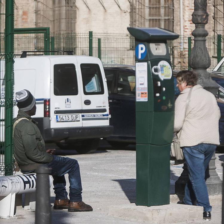 ENCUESTA | ¿Le parece bien que haya una zona de aparcamiento exclusivo para vecinos en los barrios de Valencia?