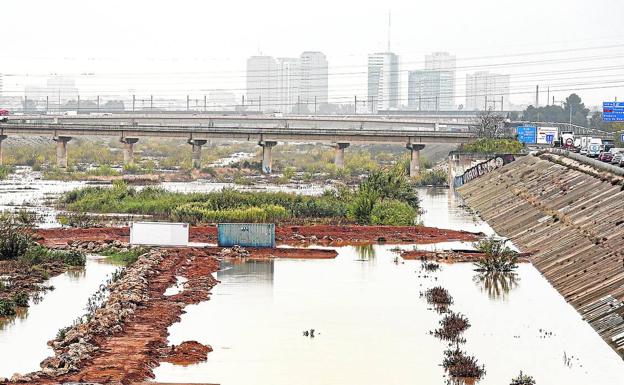 El agua toma el nuevo cauce y destierra el parque soñado por Ribó para Valencia