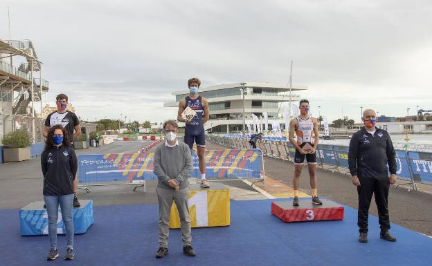 Adrián Sáez y Camila Alonso ganan el Campeonato Autonómico de Triatlón Sprint de Valencia