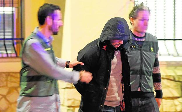 El juez ya aprecia diez delitos en el presunto homicida en serie de Marta Calvo