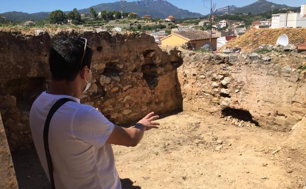 La excavación en la muralla de La Font saca a la luz una torre del XVI adosada a casas del Rafalí