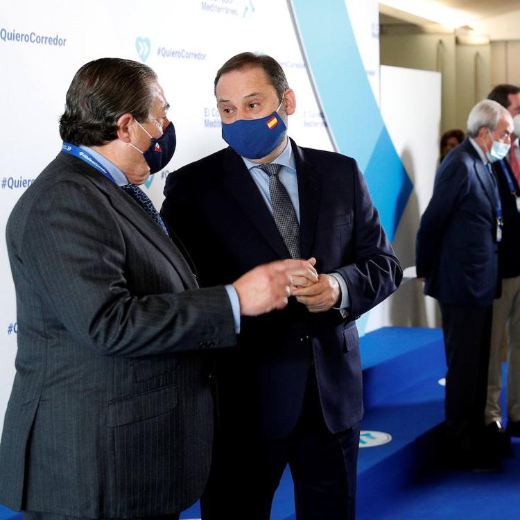 Los empresarios reclaman al Gobierno que se ponga «las pilas» y dé un empujón al corredor
