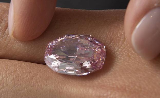 Vendido por 26 millones de dólares un raro diamante rosa