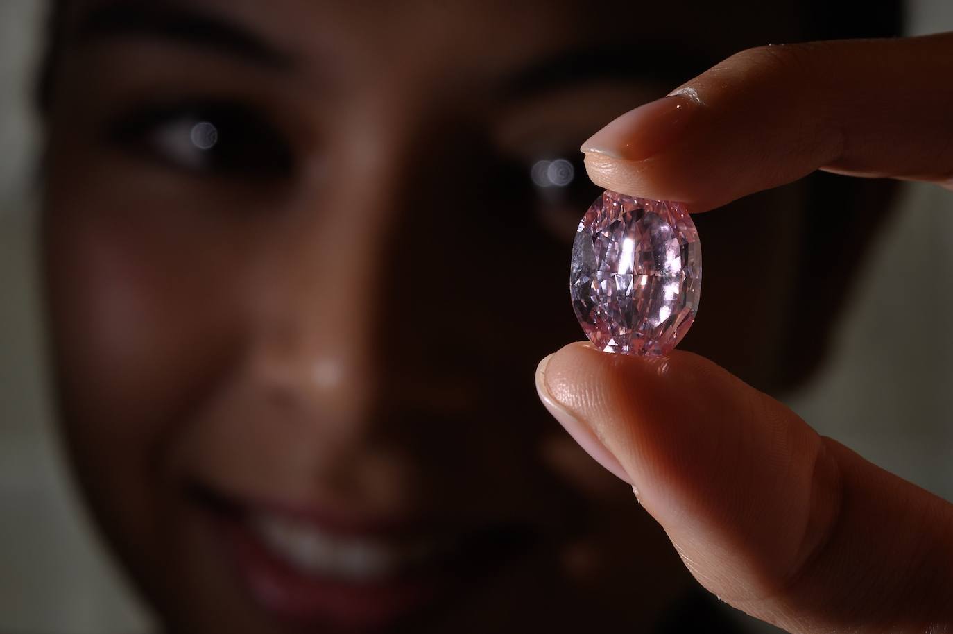 Así es un raro diamante rosa