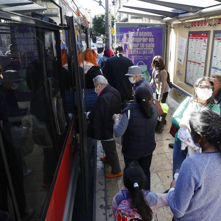 Prohibido beber o comer en los autobuses de la EMT