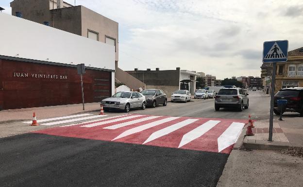 Benifaió mejora la seguridad vial en la calle Juan XXIII con la instalación de un paso elevado para peatones