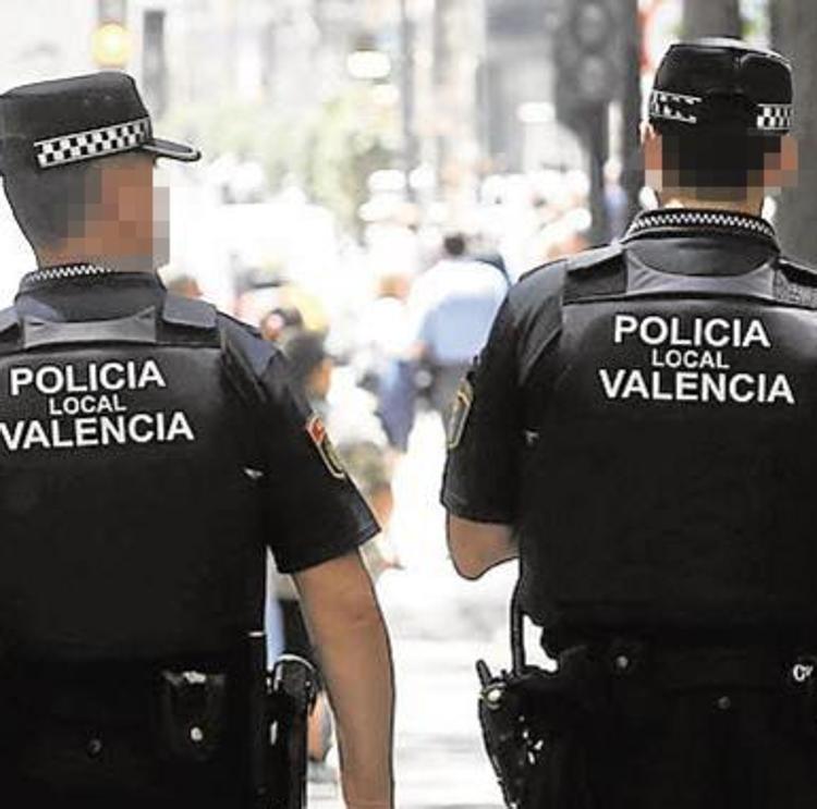 Valencia impone 144 multas por fiestas ilegales en pisos en sólo tres semanas