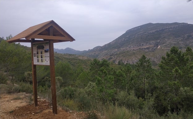 Benifairó renueva los carteles de los senderos de Marinyén y Pla de Barber