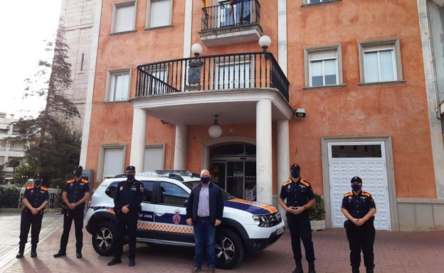 Turís acredita al voluntariado de Protección Civil y le hace entrega de un nuevo vehículo