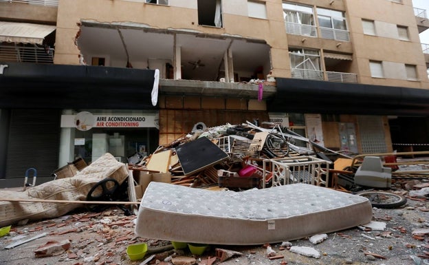 Seis familias pasan la noche en un hotel tras la explosión de Torrevieja