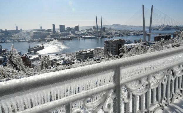 Lluvia helada o engelante, el increíble y peligroso fenómeno que ha congelado una ciudad entera