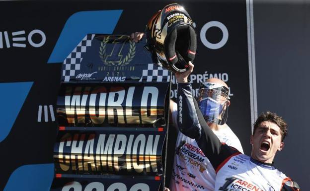 Arenas cierra el título al más puro estilo Moto3