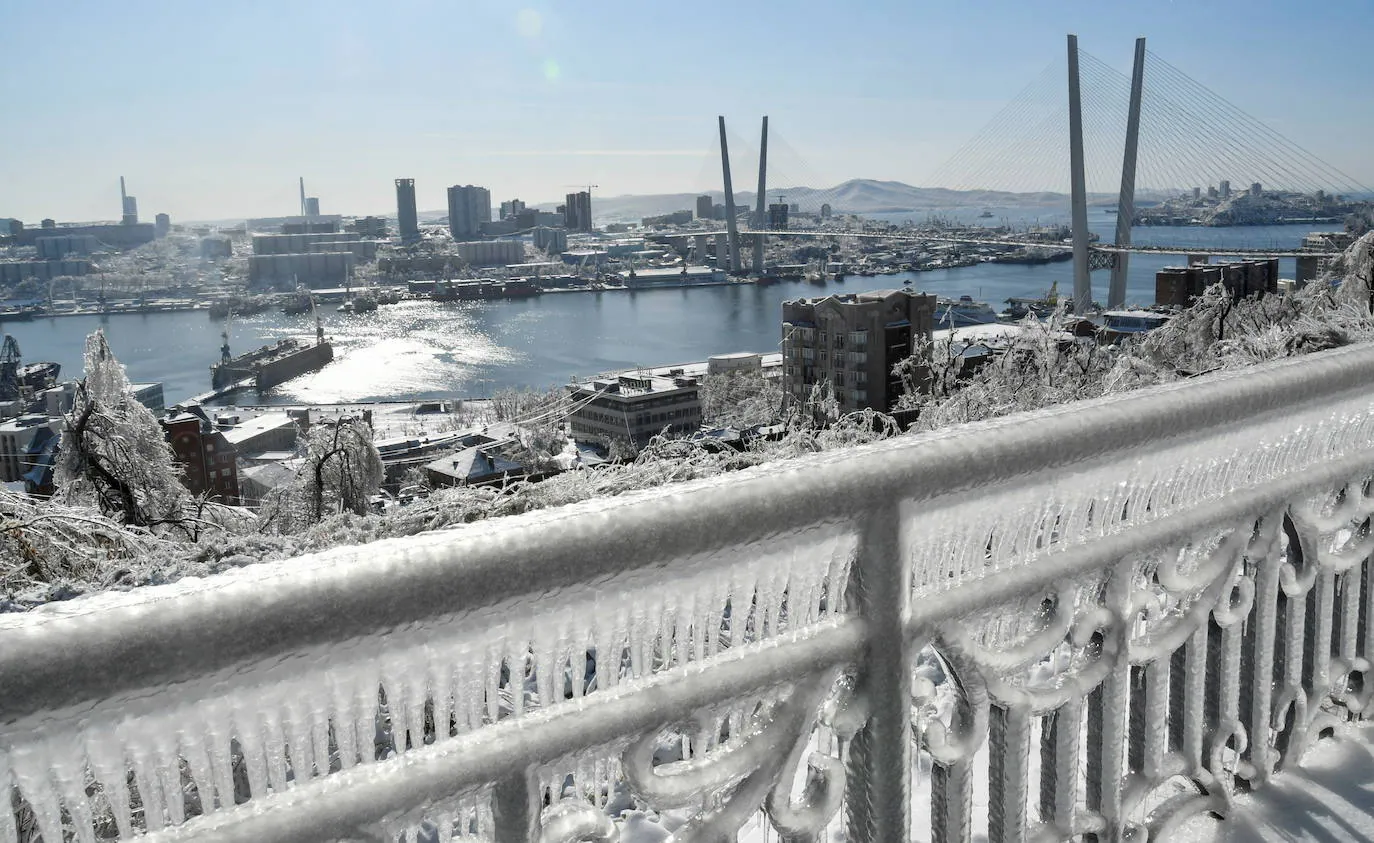 Lluvia helada o engelante, el increíble y peligroso fenómeno que ha congelado la ciudad de Valdivostok