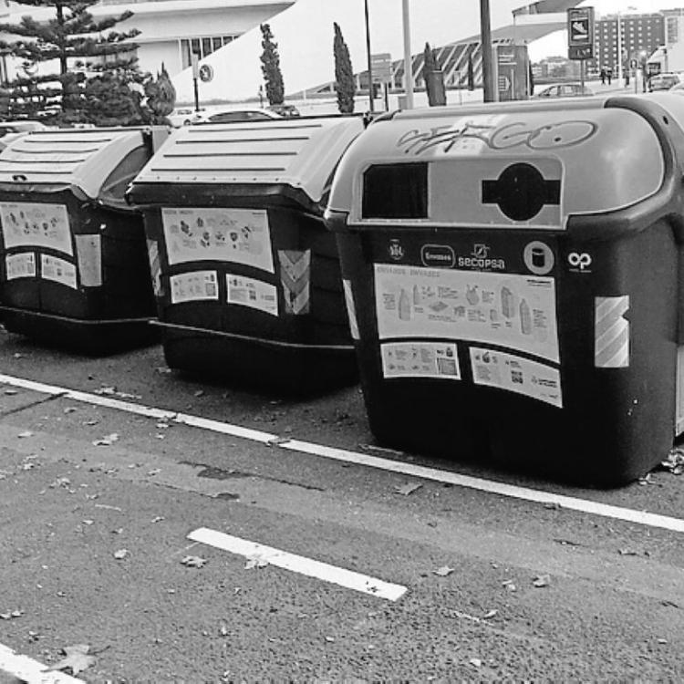 Tirar la basura en paracaídas
