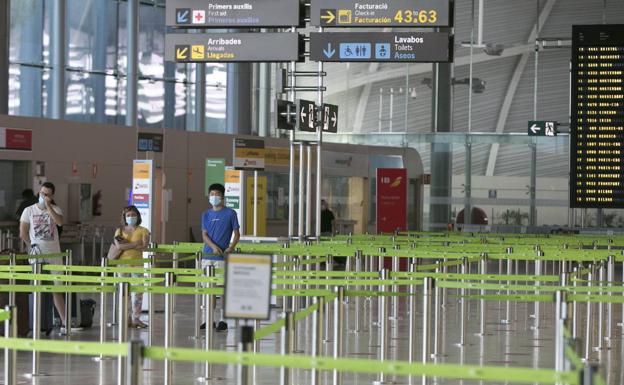 Los aeropuertos de Valencia y Alicante adquieren 25.600 pruebas de antígenos para el control de turistas