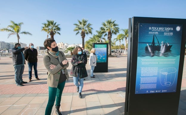 Una exposición relata la historia del puerto y de la pesca en Gandia