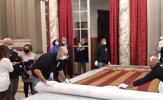 La Real Senyera se quita años