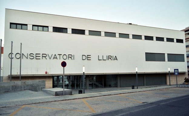 Reclaman que el Consell se haga cargo de los 27 docentes del Conservatorio de Llíria
