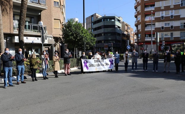 L'Horta guarda silencio por las víctimas de la violencia de género